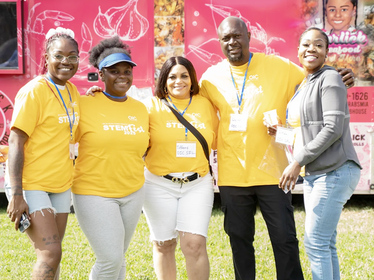 STEAMFest_003_4x3 Group of volunteers at STEAMFest